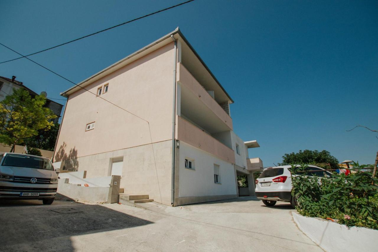 Apartments By The Sea Arbanija, Ciovo - 1085 Trogir Exteriör bild
